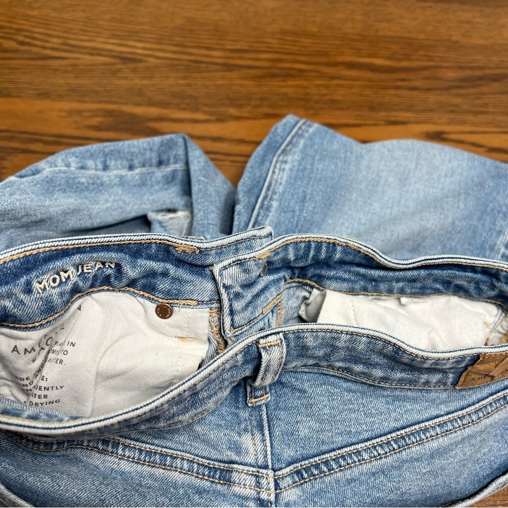 American Eagle Strigid Mom Jean size Estimated 4 - Picture 7 of 13